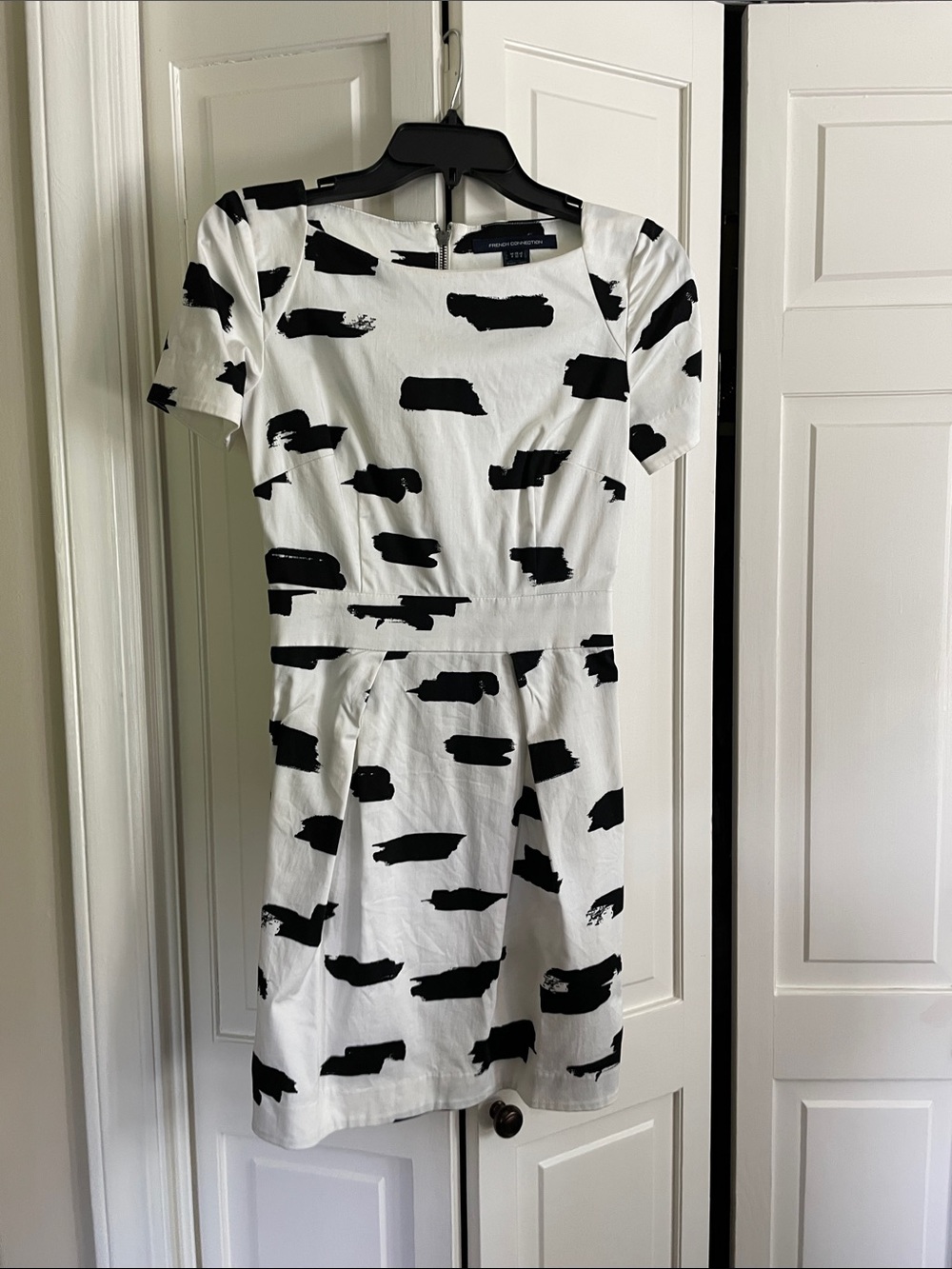 French Connection- Black & White Brushstroke Short Sleeve Dress